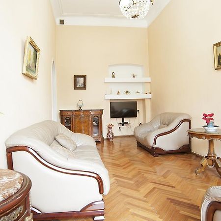Apartment In Purtseladze Street Tbilisi Exterior photo