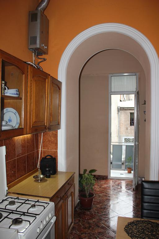 Apartment In Purtseladze Street Tbilisi Exterior photo