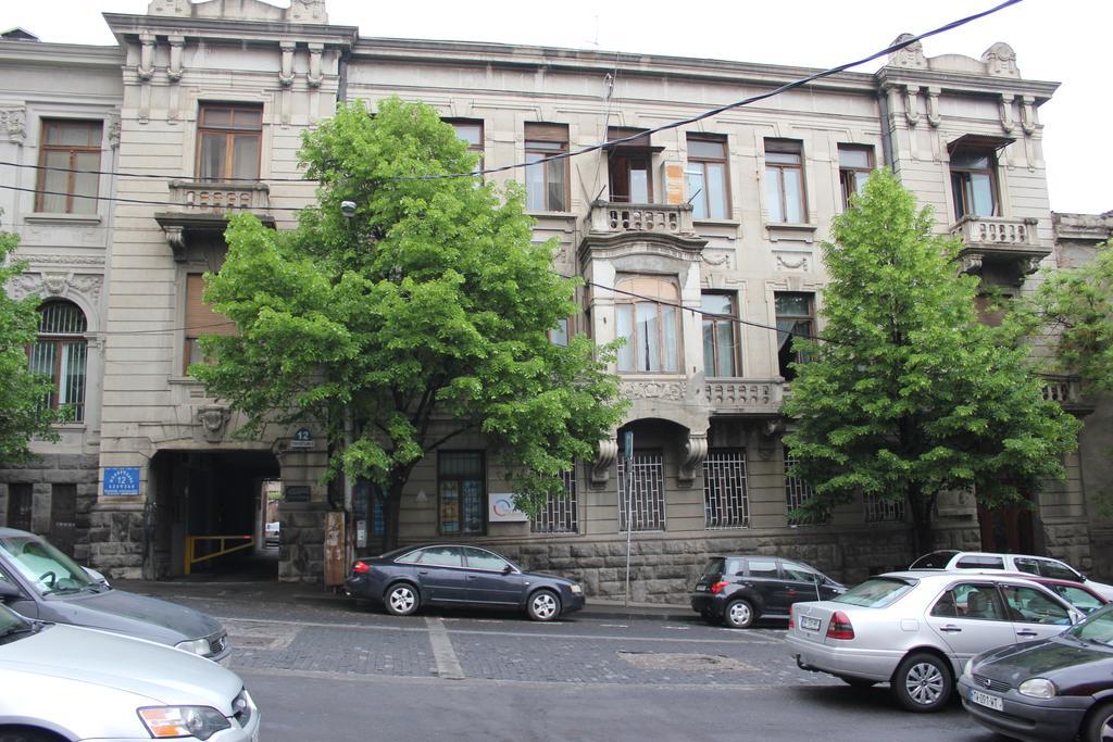 Apartment In Purtseladze Street Tbilisi Exterior photo