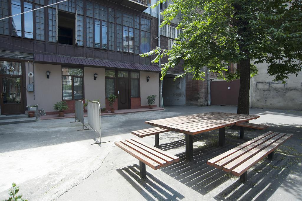 Apartment In Purtseladze Street Tbilisi Exterior photo