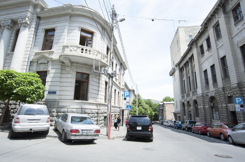 Apartment In Purtseladze Street Tbilisi Exterior photo